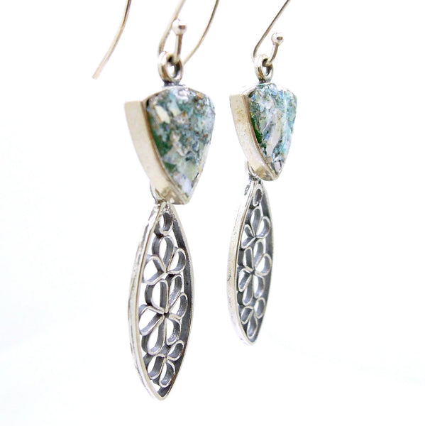 Earrings - Dangle Earrings With Flower Shapes In Silver & Roman Glass