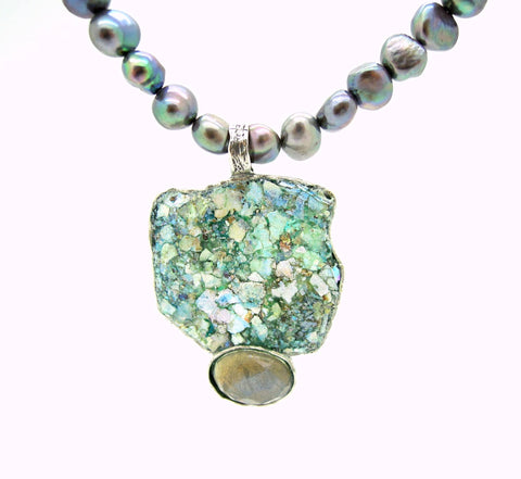 Necklace - Large Grey Pearl Necklace With Labradorite And Roman Glass