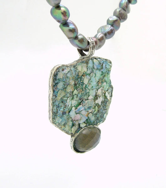 Necklace - Large Grey Pearl Necklace With Labradorite And Roman Glass