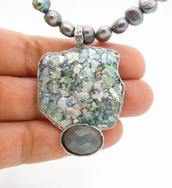 Necklace - Large Grey Pearl Necklace With Labradorite And Roman Glass
