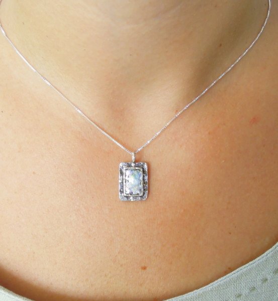 Pendant - Curvy & Hammered Silver Pendant With Roman Glass