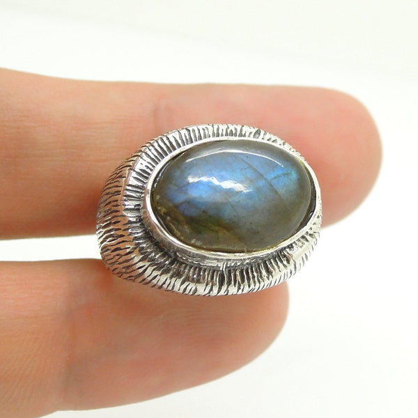 Ring - A Large Unisex Silver And Labradorite Ring