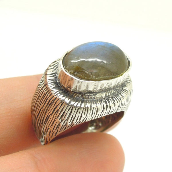 Ring - A Large Unisex Silver And Labradorite Ring