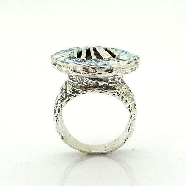 Rings - A Circle Top Glass Ring Connection