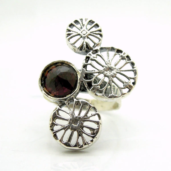 Rings - Garnet Ring Made Of Sterling Silver And Flower Shaped