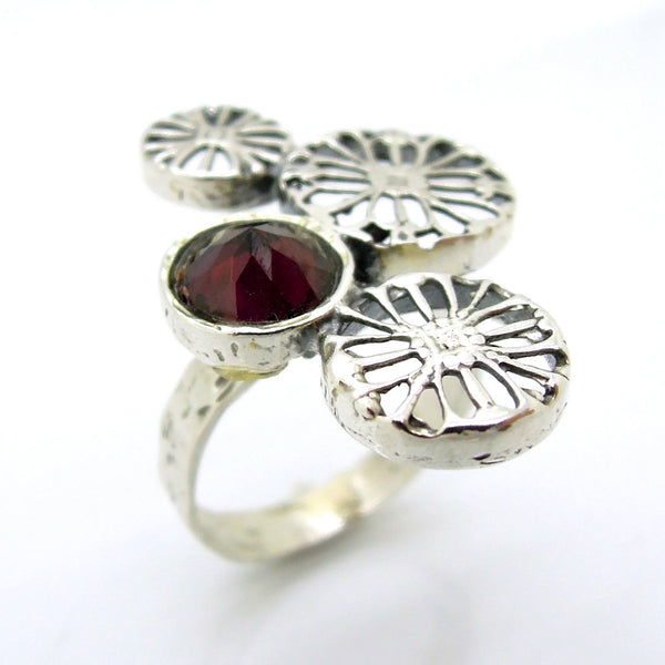 Rings - Garnet Ring Made Of Sterling Silver And Flower Shaped
