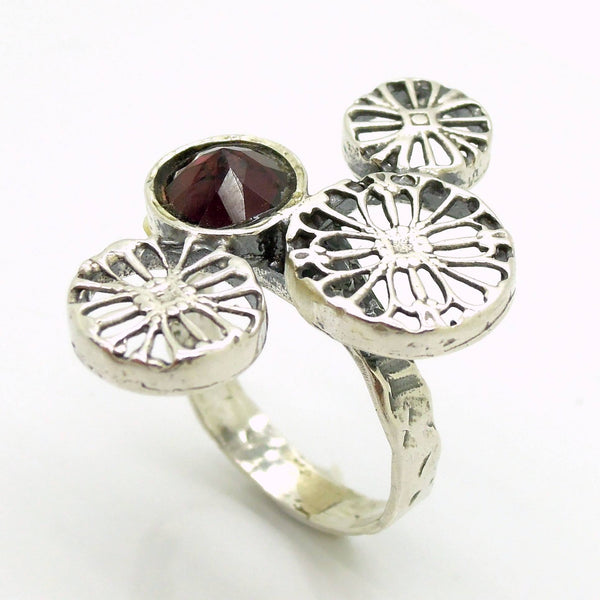 Rings - Garnet Ring Made Of Sterling Silver And Flower Shaped
