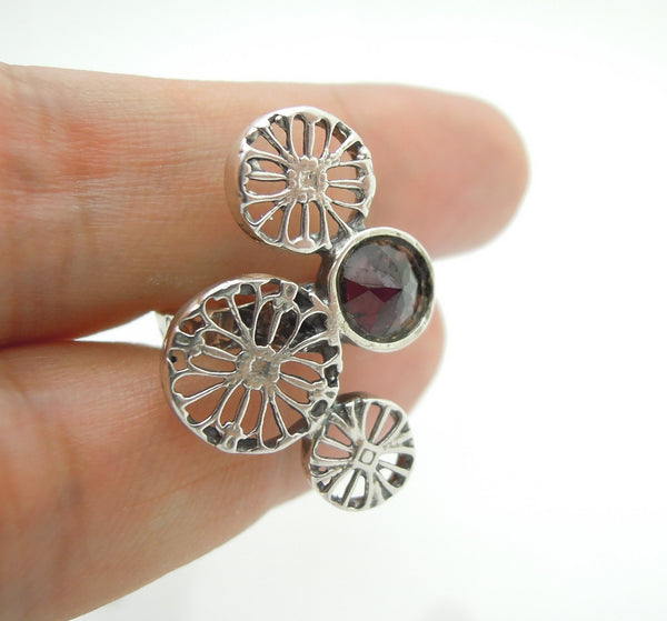 Rings - Garnet Ring Made Of Sterling Silver And Flower Shaped
