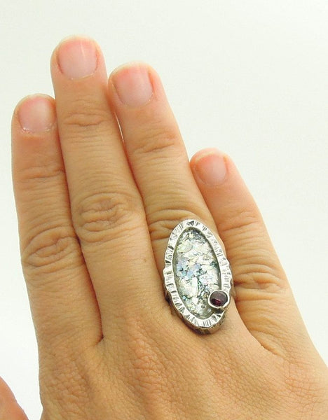 Rings - Oval Silver And Roman Glass Ring With A Garnet