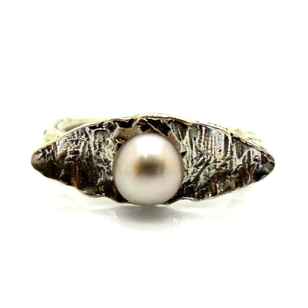Rings - Oval Silver Sterling Ring With A Pearl