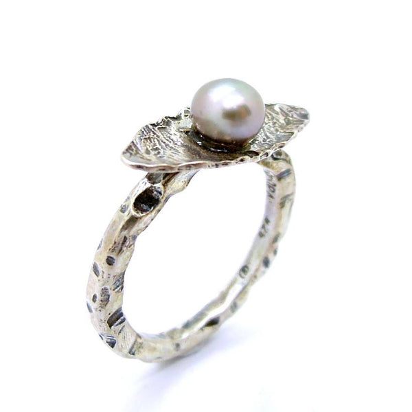 Rings - Oval Silver Sterling Ring With A Pearl